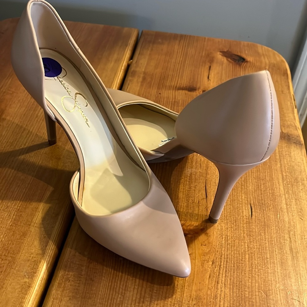 Jessica Simpson Nude Closed Toe Heels Size 8 1/2 * CLEARANCE *